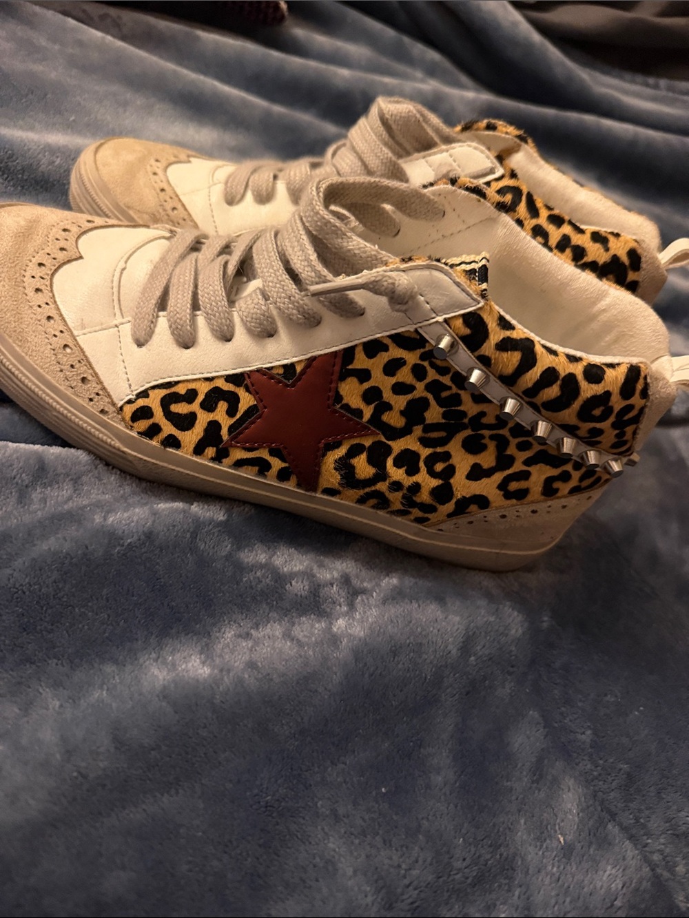 Leopard Print Star Accent High-Top Sneakers - White & Tan